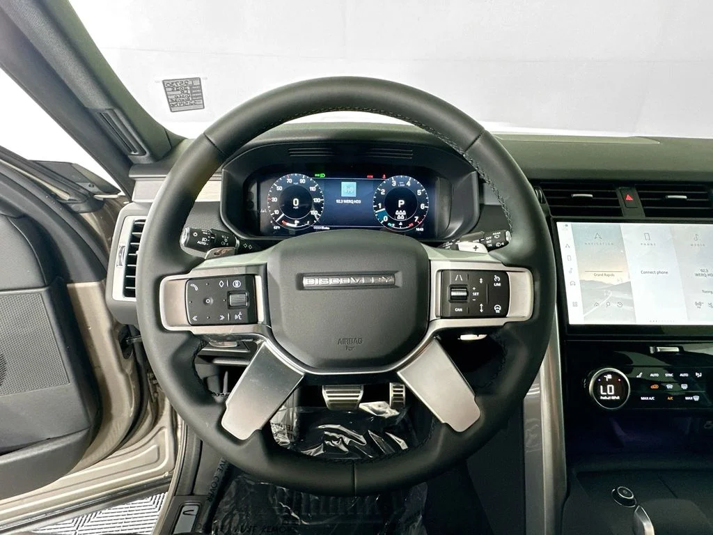 2025 Land Rover Discovery Dynamic SE - Photo 11