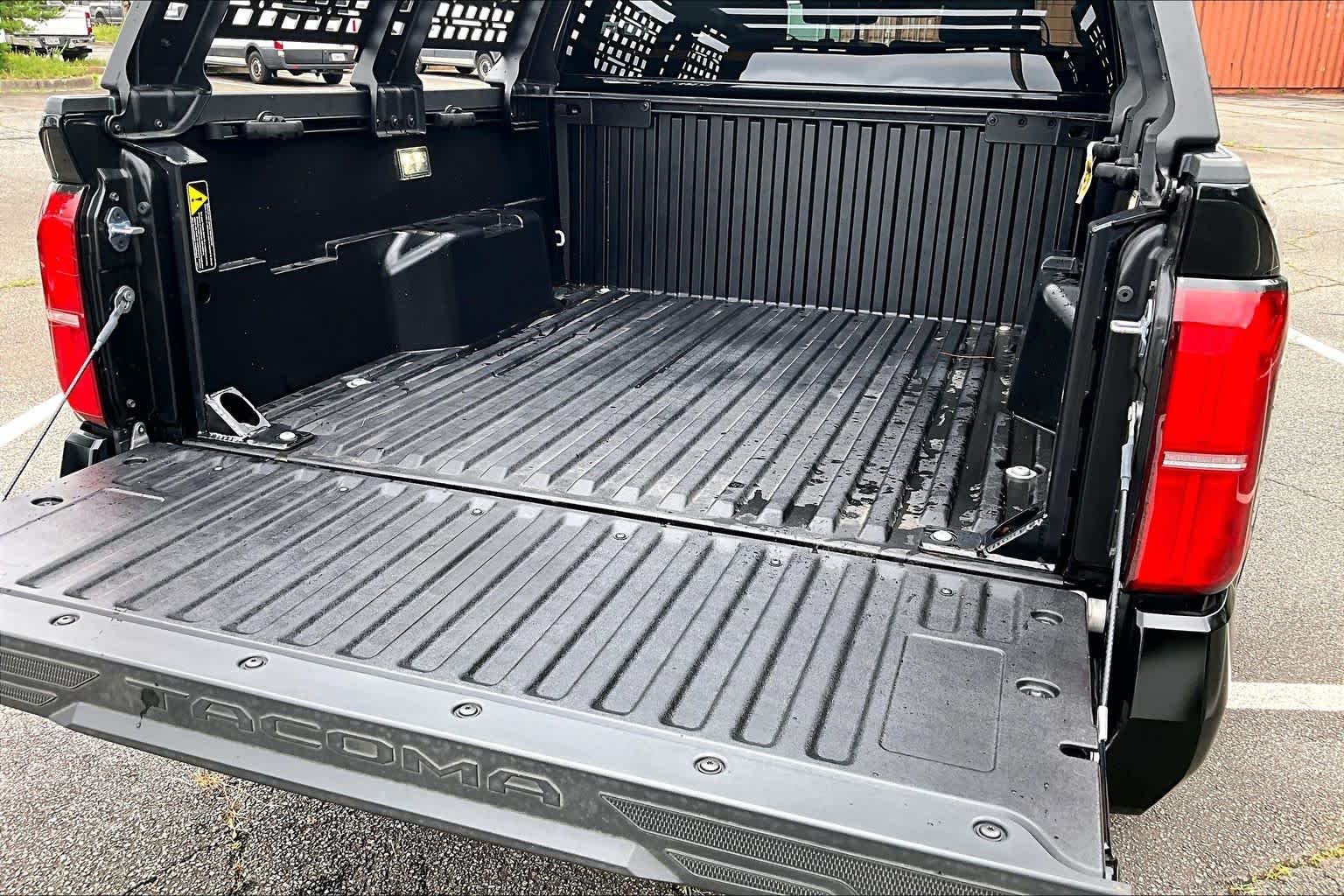 2025 Toyota Tacoma SR5 - Photo 32