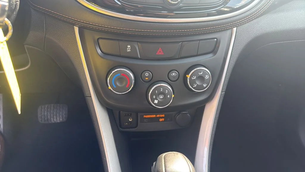 Used 2018 White Chevrolet LS image 22