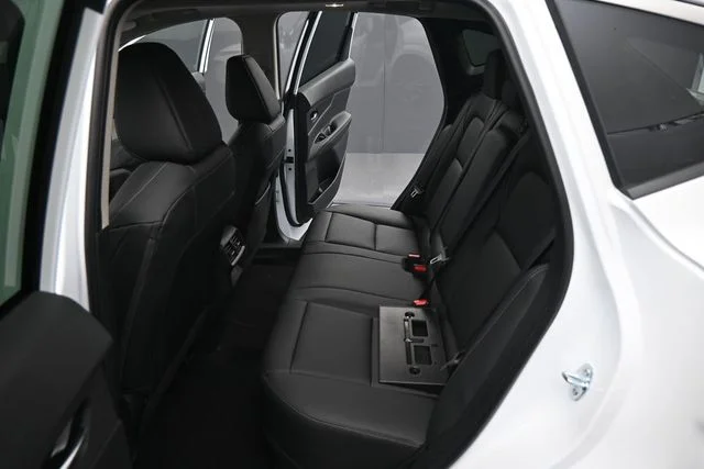 New 2026 Everest White Pearl TriCoat Nissan SL image 16