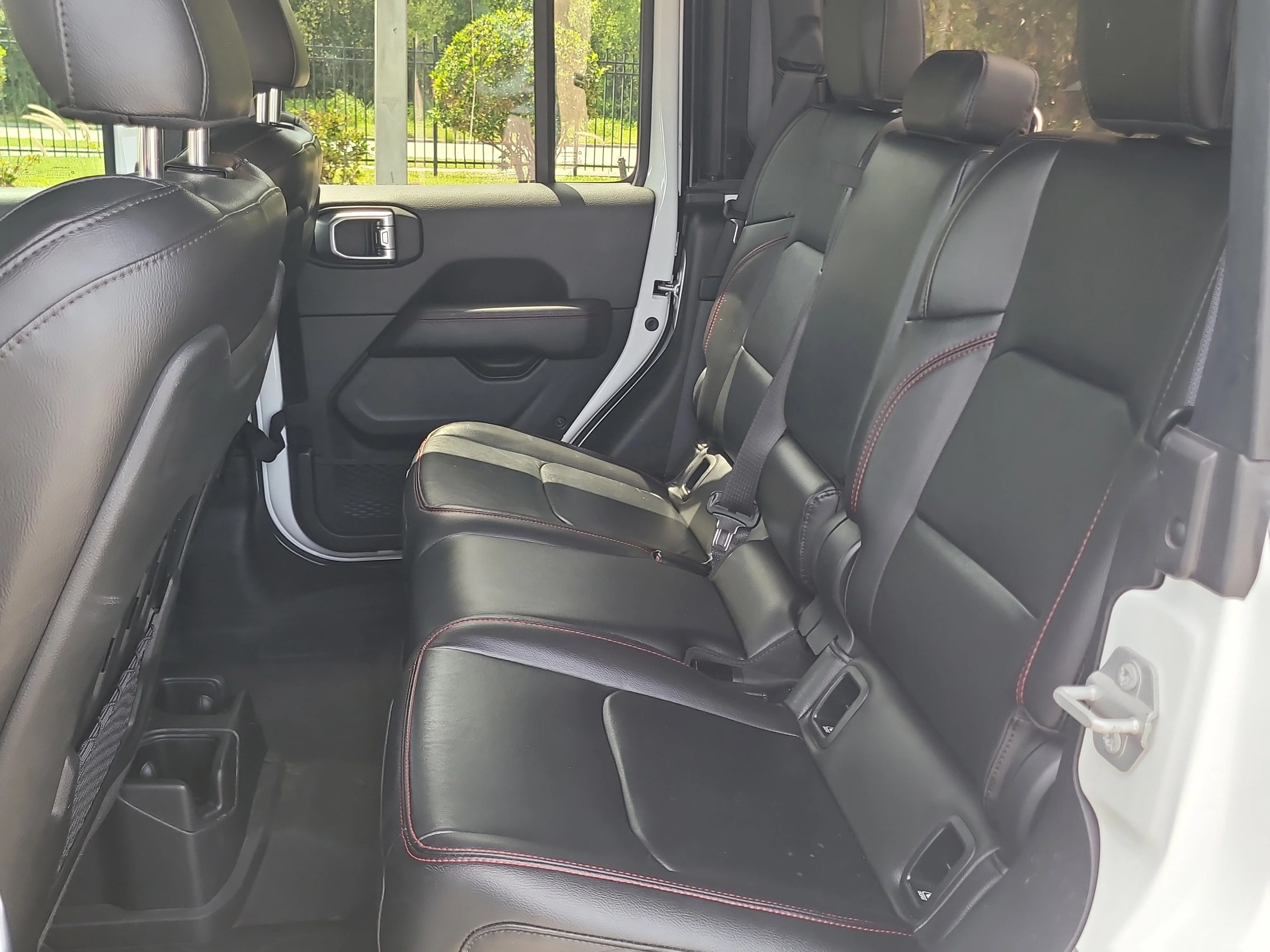 Used 2022 Bright White Clearcoat Jeep Rubicon image 13
