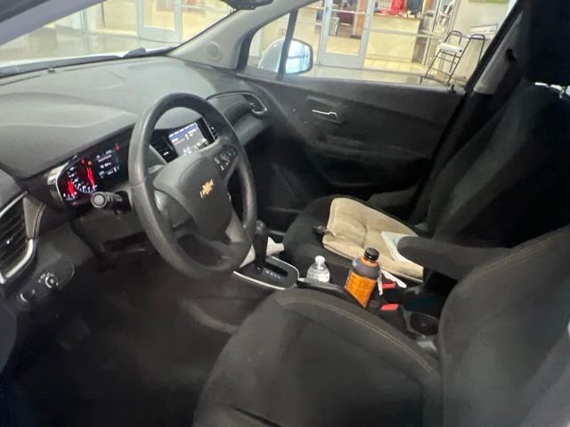 Used 2018 White Chevrolet LS image 7
