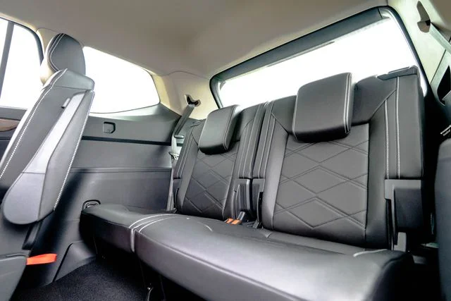 New 2026 Black Volkswagen 2.0T SE w/Technology image 31