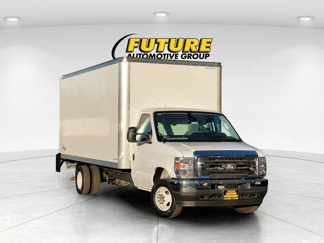 2026 Ford E-Series DRW E-450 Super Duty 176 in WB's photo