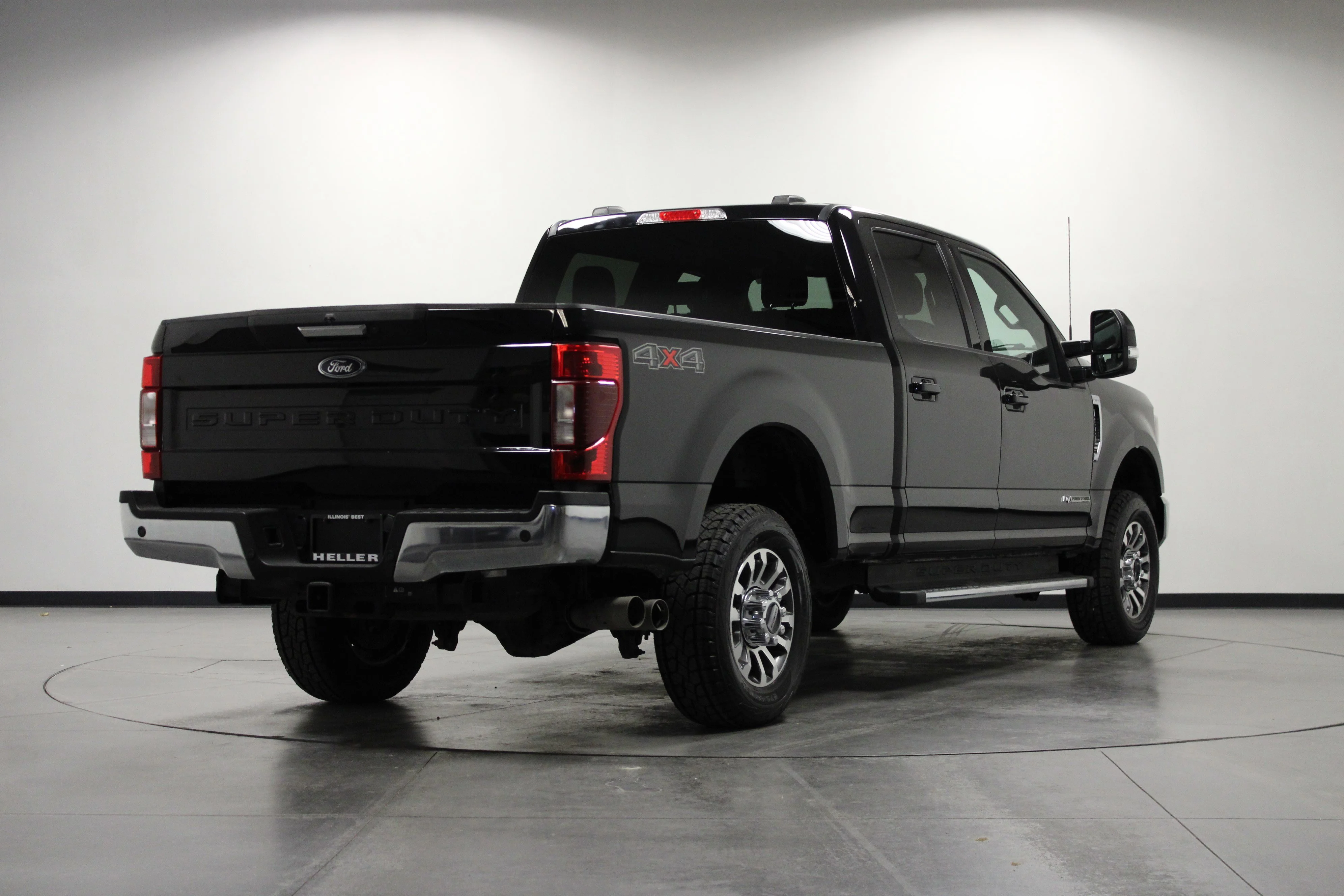 Used 2022 Agate Black Metallic Ford Lariat image 4