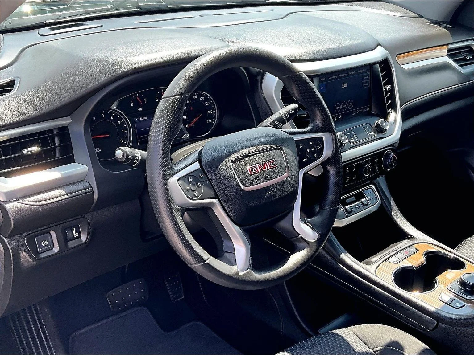 Used 2022 Black GMC SLE image 15