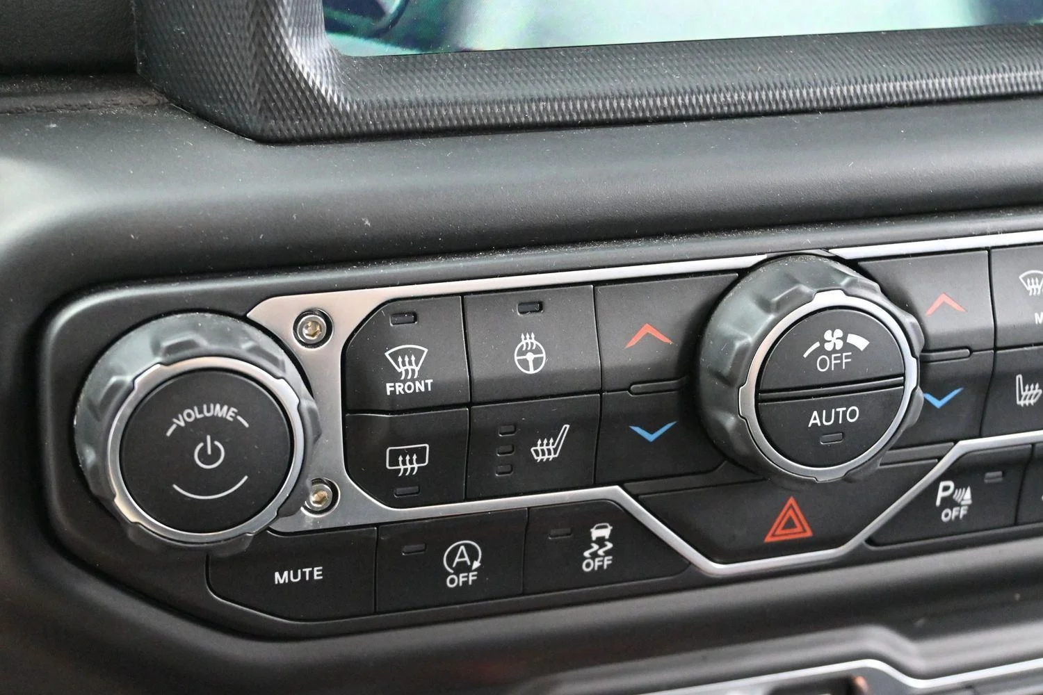 Used 2023 Black Clearcoat Jeep High Altitude image 23