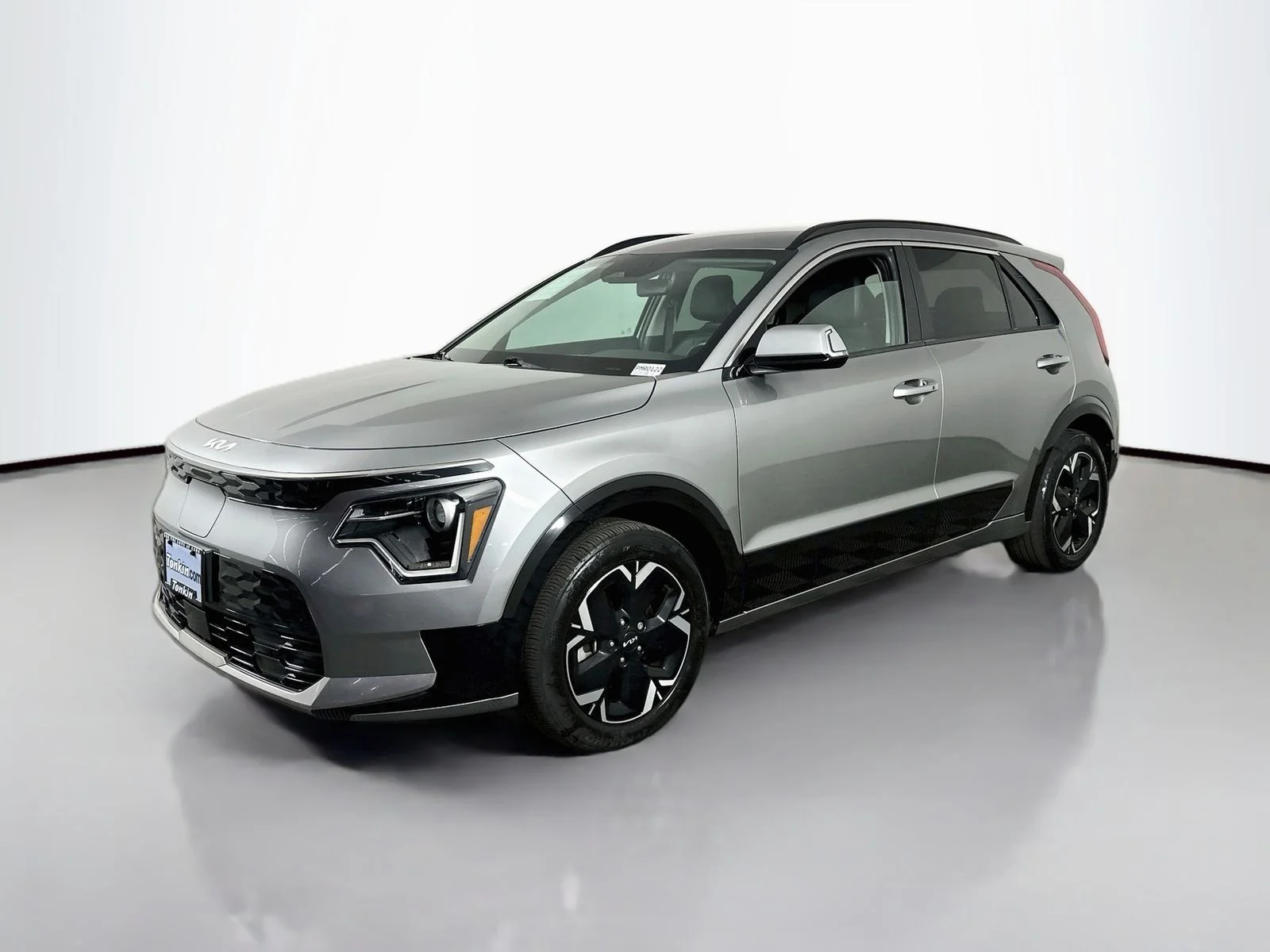Used 2024 Steel Gray Kia Wind image 3