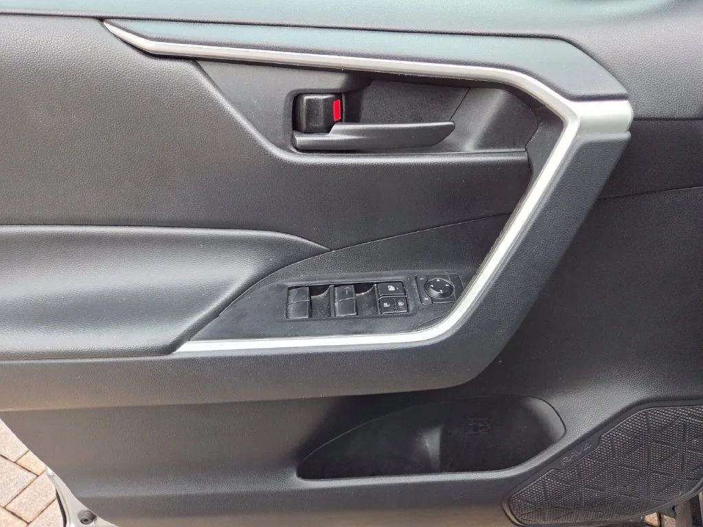 Certified Used 2024 Silver Toyota LE image 27