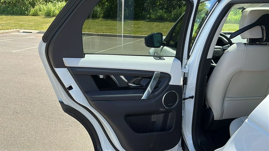 Certified Used 2025  Land Rover S image 19