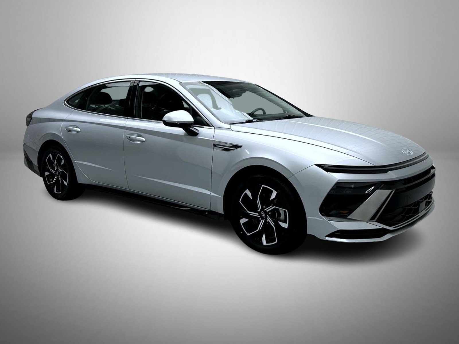 Used 2025 Silver Hyundai SEL image 3