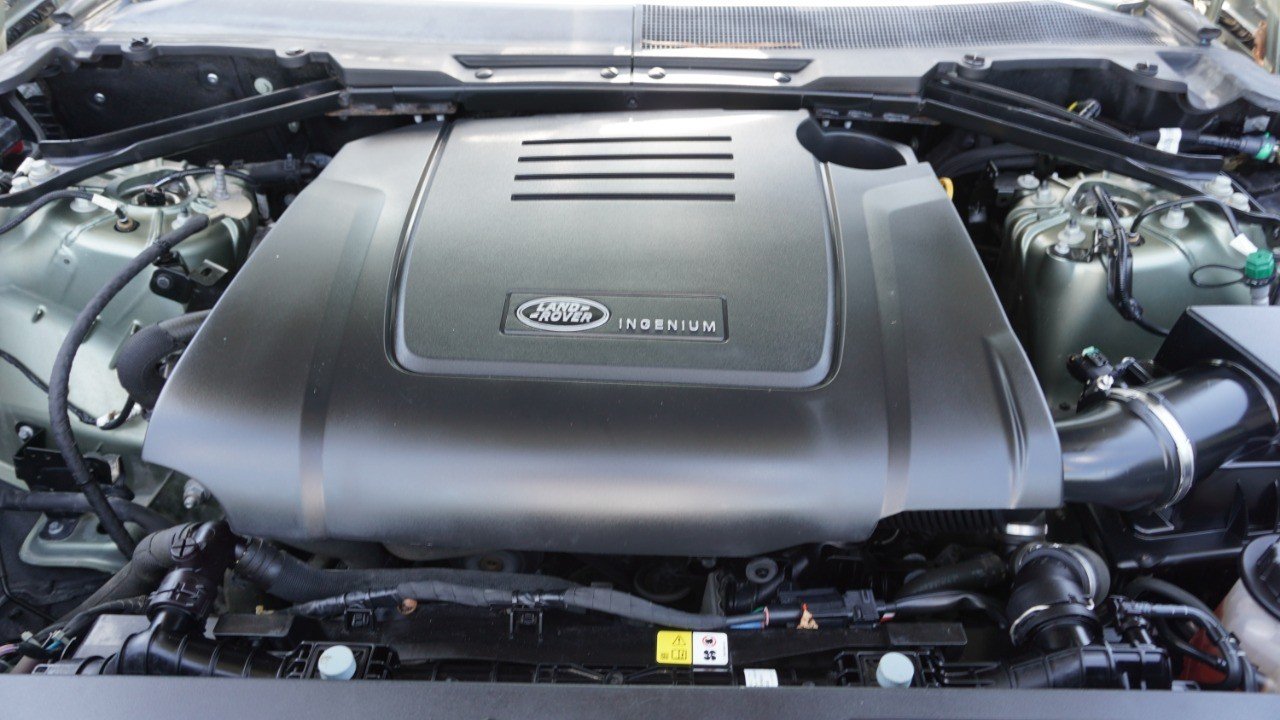 Used 2023 Green Land Rover S image 35