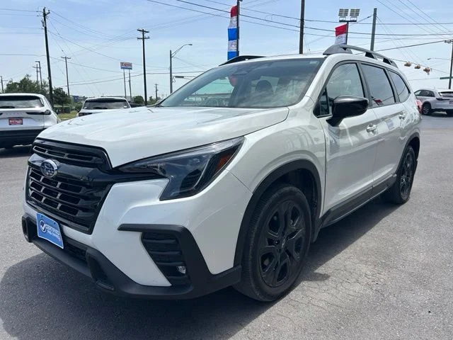 Used 2025 White Subaru Onyx Edition image 3