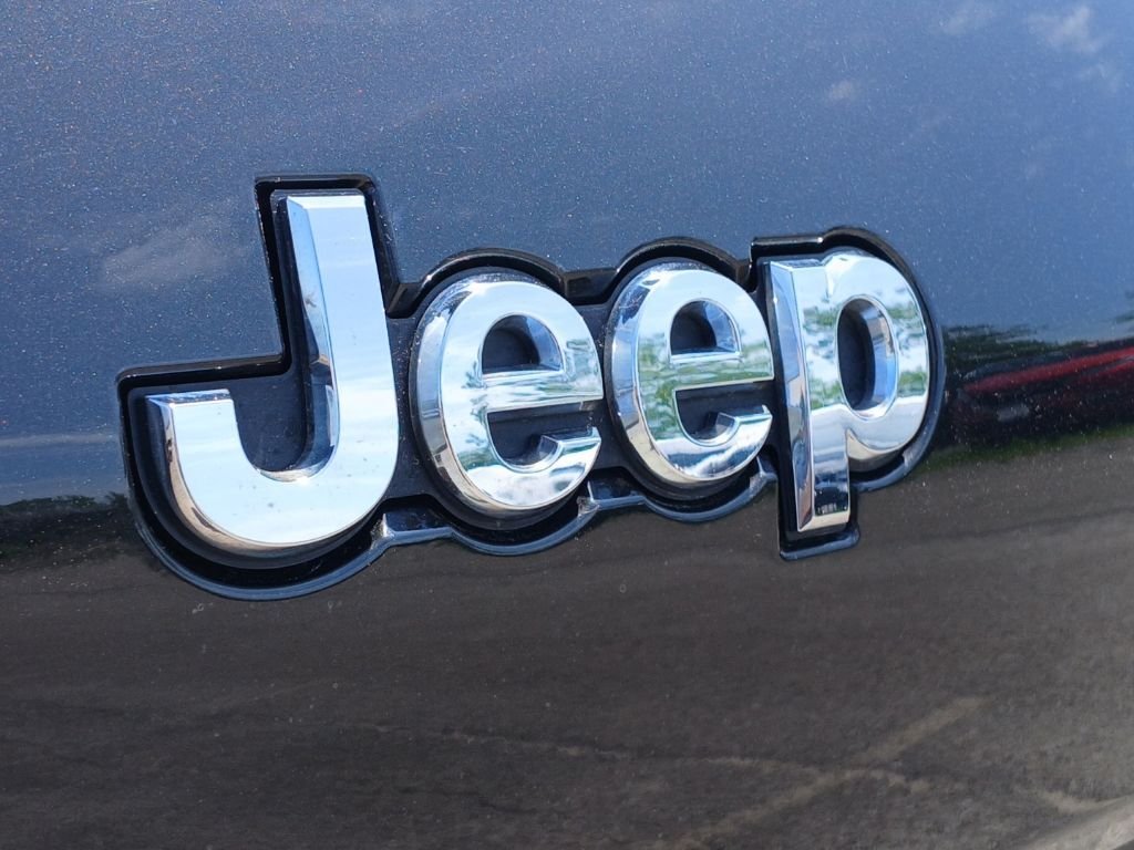 Used 2023 Gray Jeep Limited image 33