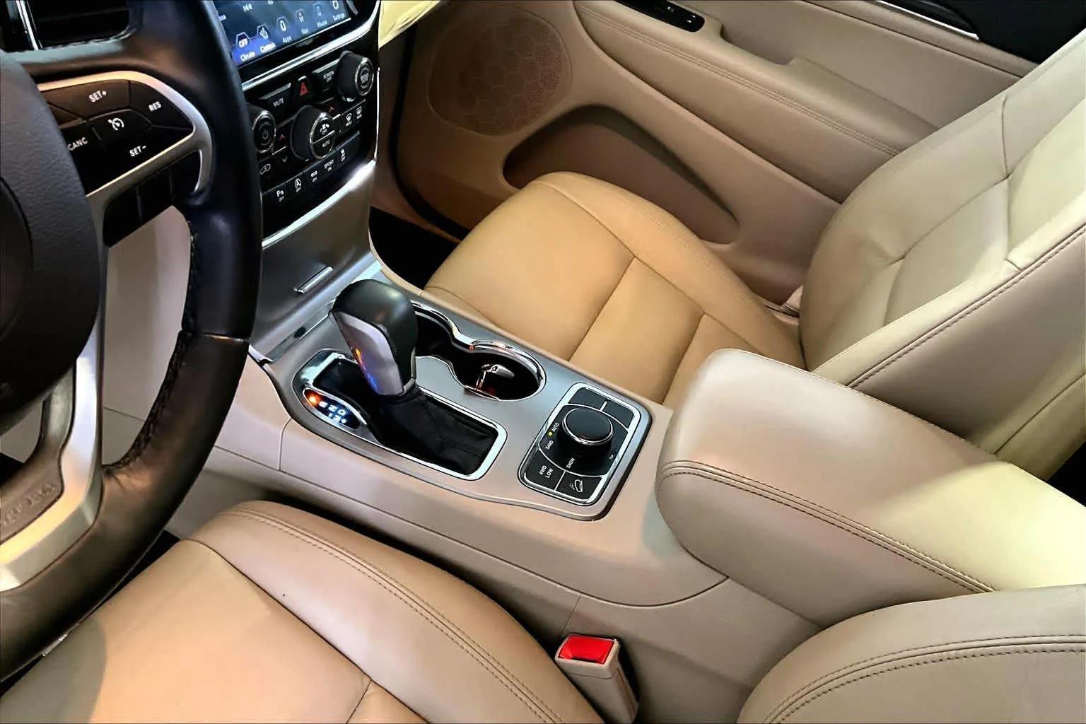 Used 2020 Diamond Black Crystal Pearlcoat Jeep Limited image 17