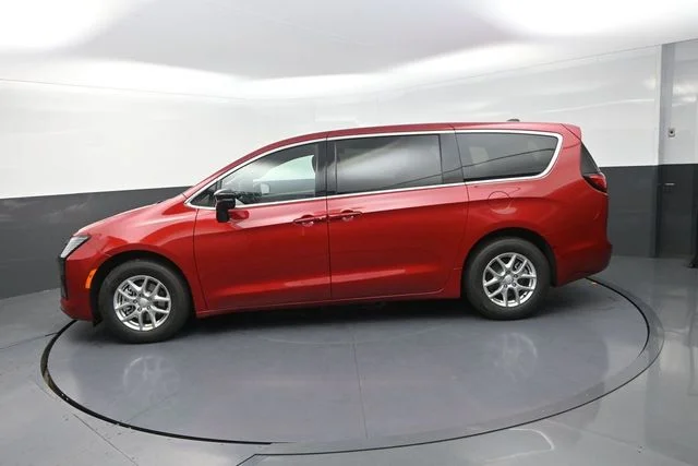 New 2027 Red Hot Pearl-Coat Exterior Paint Chrysler Select image 6