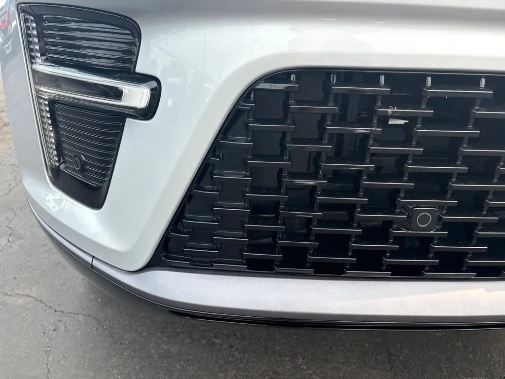 New 2026 Silver-Zynith Exterior Paint Jeep Grand Wagoneer image 9