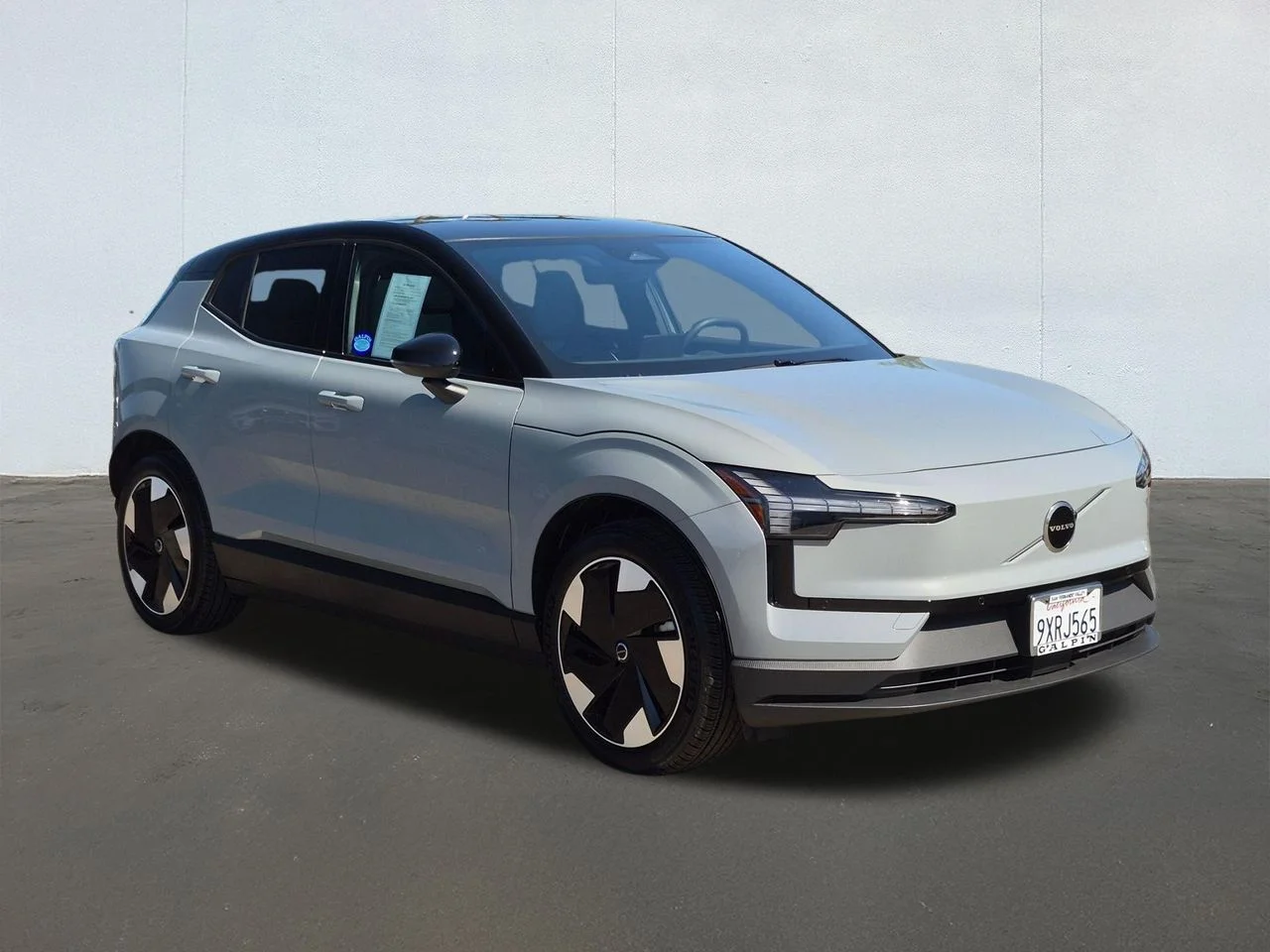 Used 2026 Vapour Grey Volvo Plus image 3