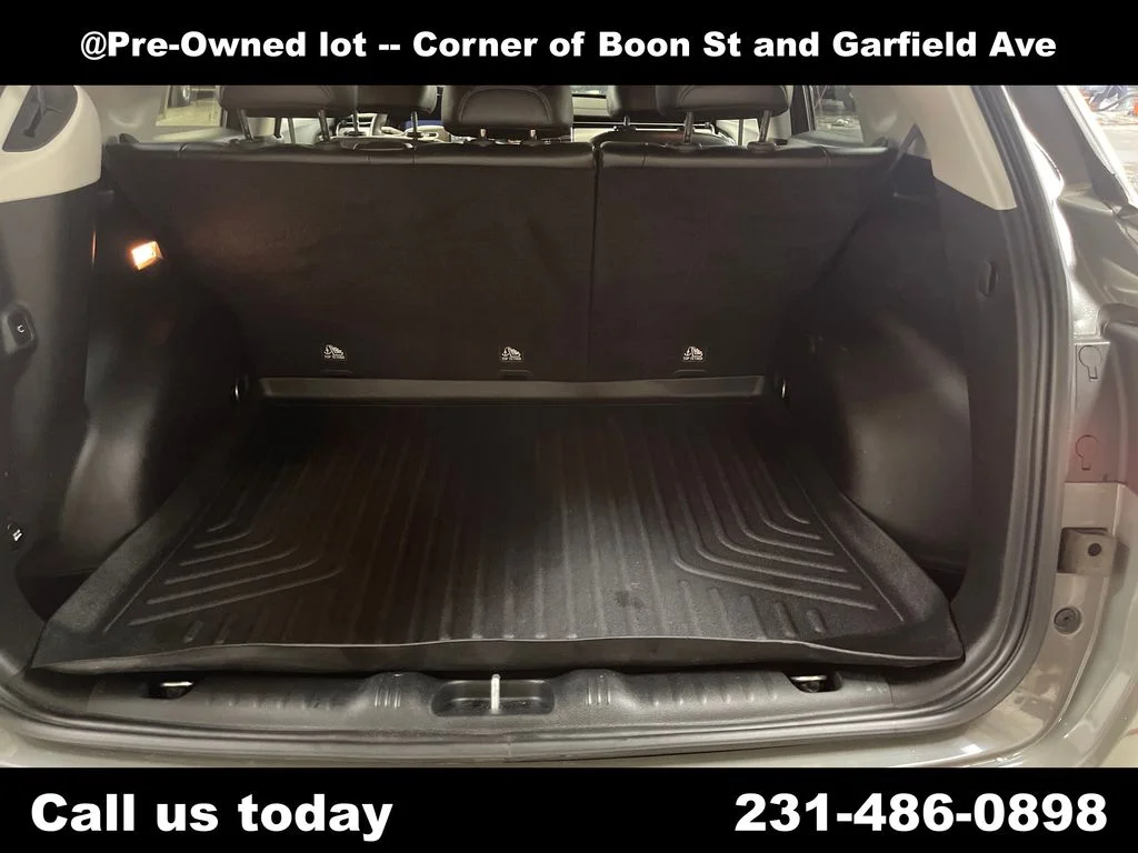 Used 2022 Gray Jeep Limited image 28