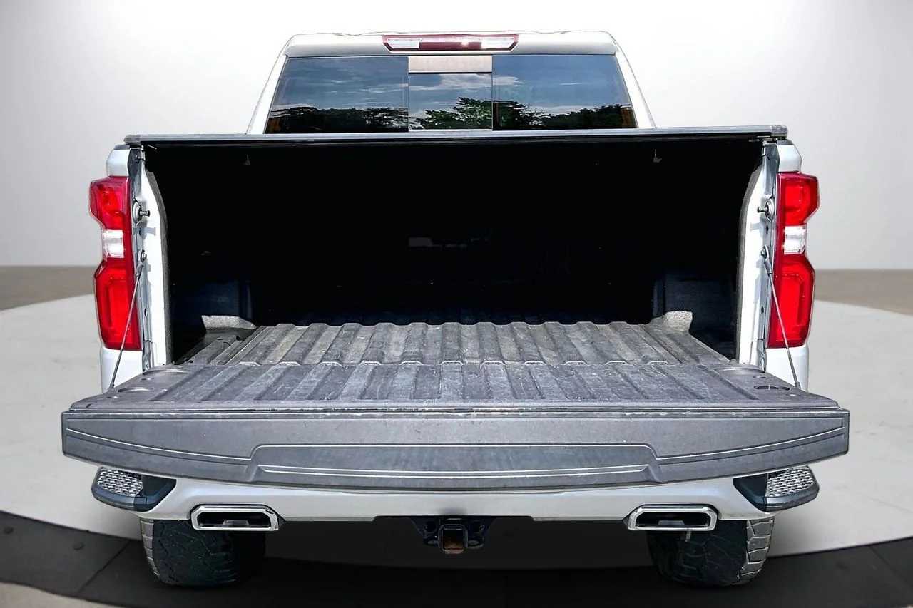 Used 2021 Silver Chevrolet RST image 24