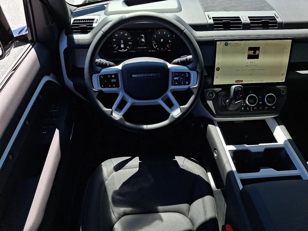 New 2026 Fuji White Land Rover S image 7