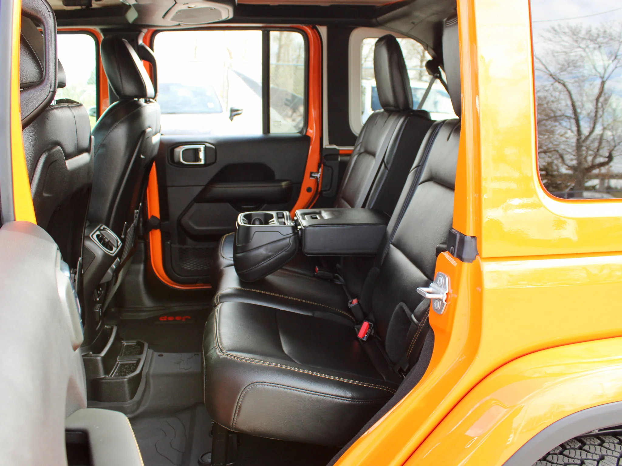 Certified Used 2025 joose Jeep Sahara * V6 | McKinley Leather Seats | Trailer Tow Group | Apple CarPlay | Alpine | Adaptive Cruise image 18