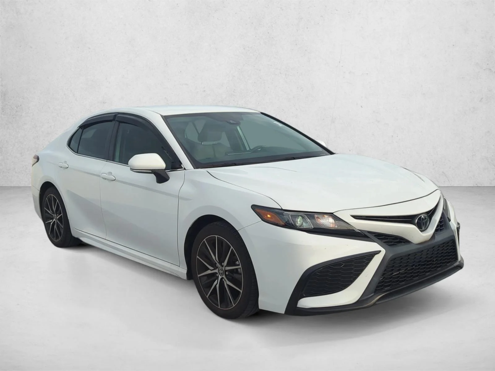 Used 2023 Ice Cap Toyota SE image 4