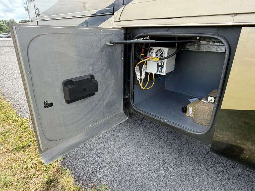 Used 2014  Tiffin  image 13