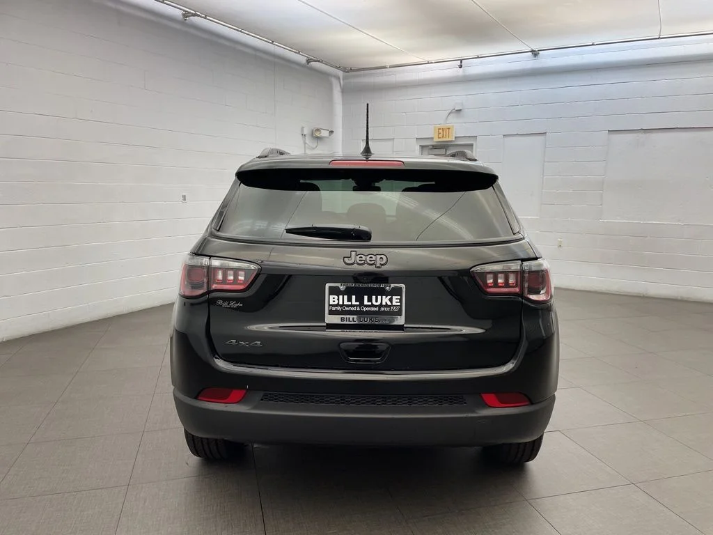 New 2026 Black Jeep Latitude image 4