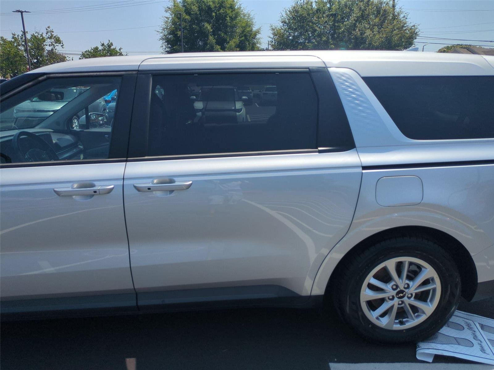 Used 2022 Silky Silver Kia LXS image 31
