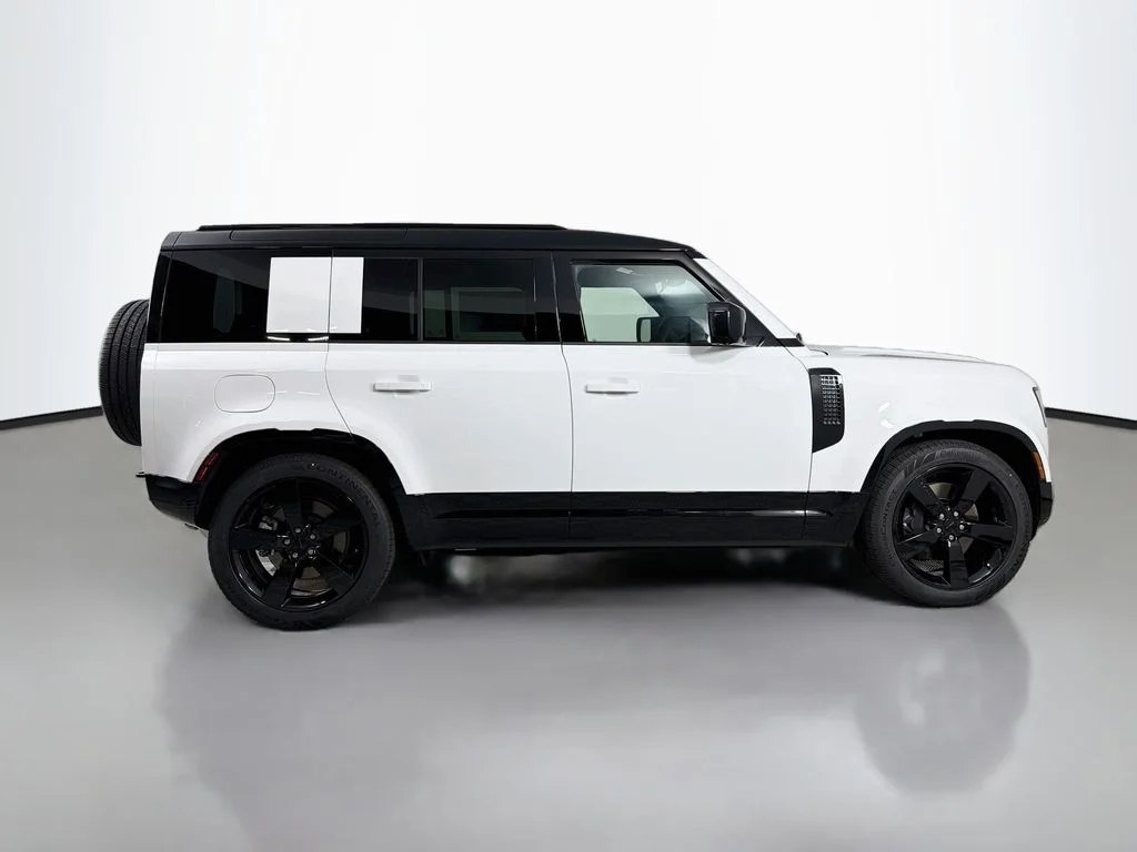 New 2026 Fuji White Land Rover X-Dynamic SE image 4