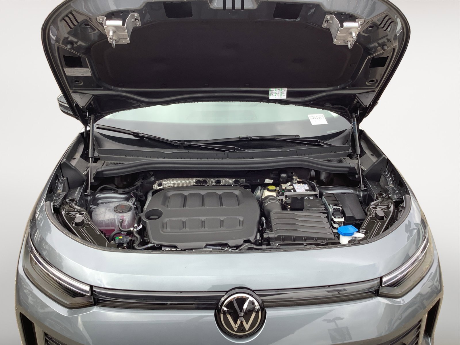 New 2026 Platinum Gray Metallic Volkswagen SE image 12
