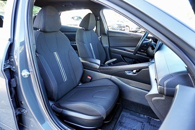 Used 2025 Gray Hyundai SEL Sport image 11