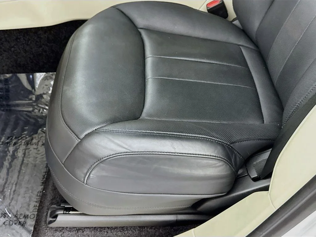 Used 2024 White Land Rover SE image 20
