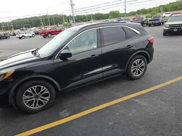 Used 2020 Black Metallic Ford SEL image 3