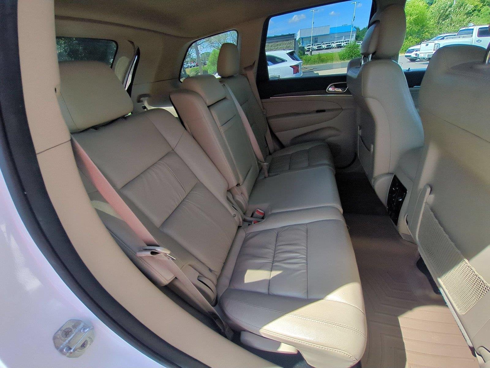 Used 2015 Bright White Clearcoat Jeep Limited image 35