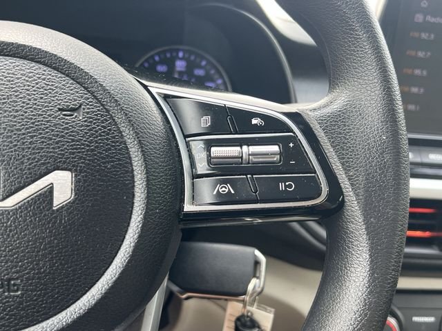 Used 2023 Black Kia LXS image 24