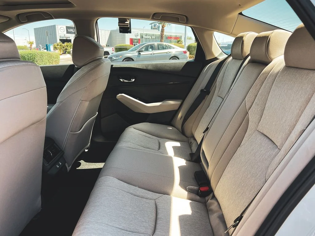 New 2026 Platinum White Pearl Honda SE image 23