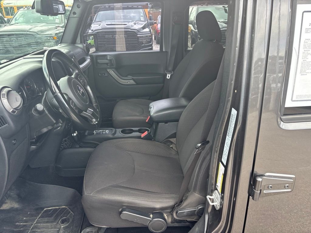 Used 2017 Gray Jeep Unlimited Sport image 9