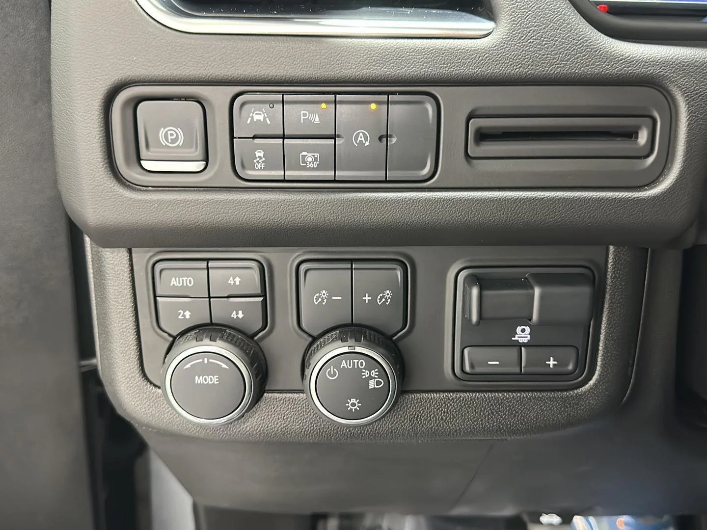 Used 2024 Sterling Gray Metallic Chevrolet LT image 18