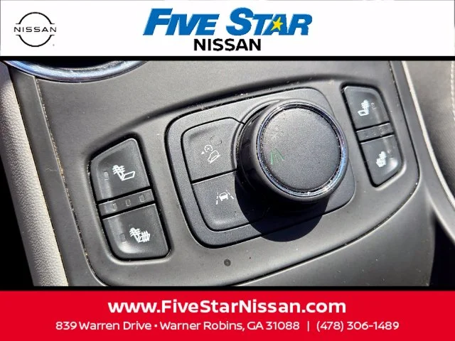 Used 2023 Silver GMC SLT image 24