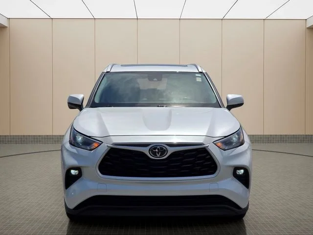 Used 2024 Beige Toyota XLE image 20