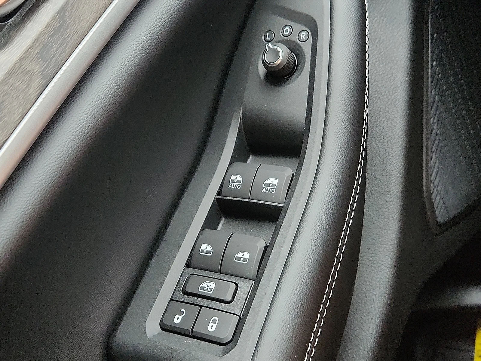 New 2027 PW7 Bright Whit Jeep LAREDO 4X4 image 18