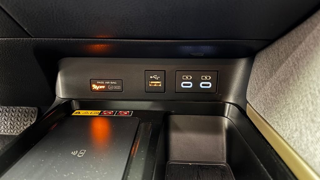 Used 2025  Toyota LE image 22