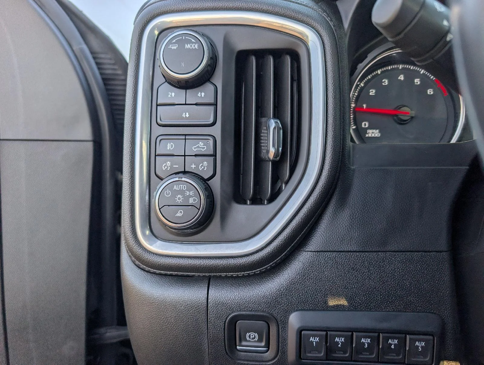 Used 2022 Northsky Blue Metallic Chevrolet LT image 9