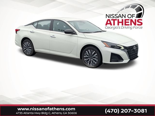 Used 2025 White Nissan 2.5 SV image 1