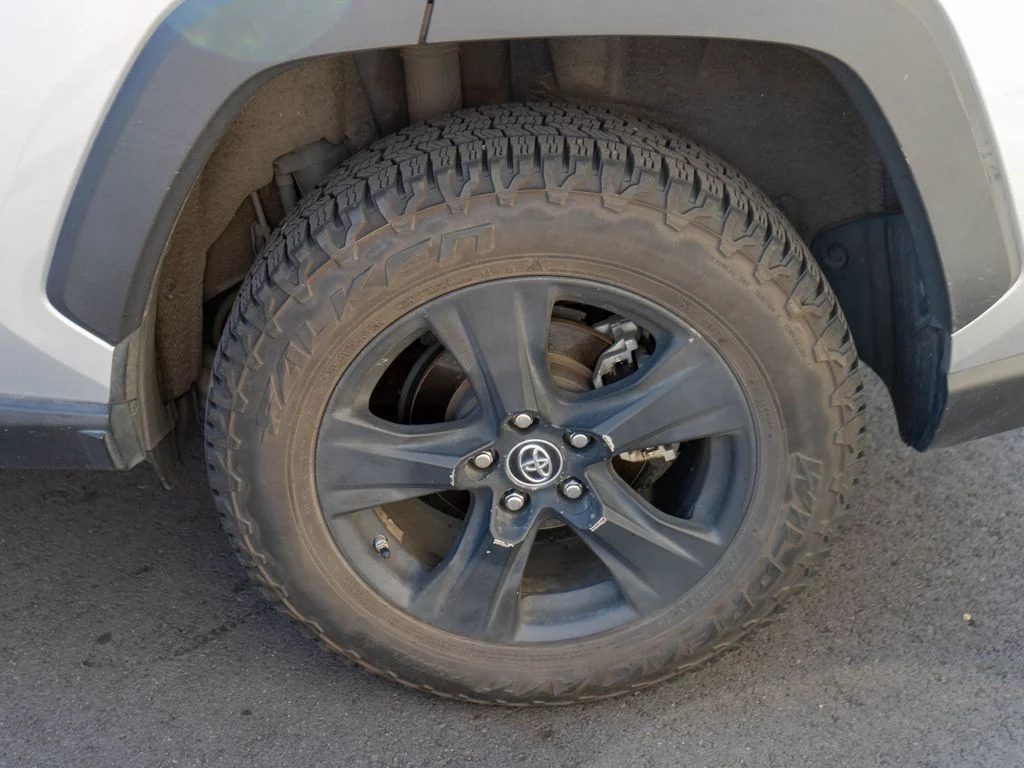 Used 2019 Silver Toyota XLE image 26