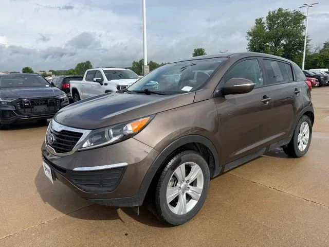 Used 2013 Brown Kia LX image 6