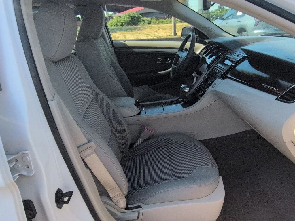 Used 2011 White Platinum Clearcoat Metallic Ford SEL image 29