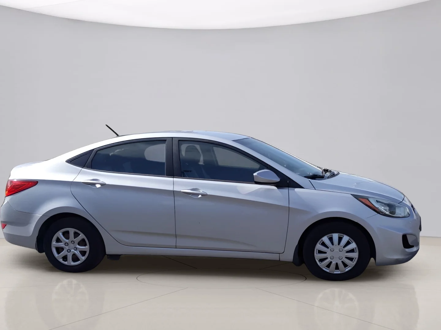 Used 2014 Silver Hyundai GLS image 3